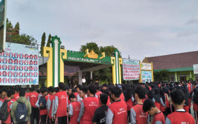 Wakamad Bidang Kesiswaan MAN 1 Bandarlampung Buka Kegiatan Class Meeting Semester Ganjil Tahun Pelajaran 2023/2024