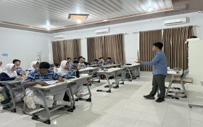 MAN 1 Bandar Lampung Menggelar Bimbingan Belajar TKA Bersama Genza Education di Hari Kedua
