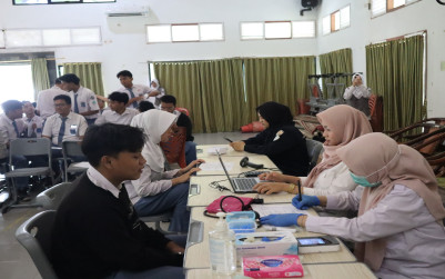 KKN UNILA Berkolaborasi dengan PMI Selenggarakan Donor Darah di MAN 1 Bandar Lampung