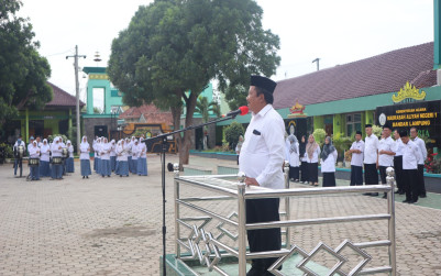 Upacara Bendera Hari Senin, Pembina Imbau Siswa Hindari Kawan yang Toksik