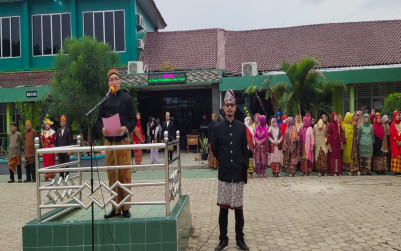 MAN 1 Bandarlampung Peringati Hari Guru  ke-78 dengan Meriah