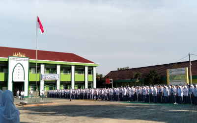 Upacara Rutin MAN 1 Bandar Lampung