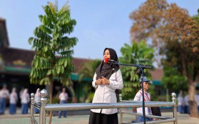 Pesan Pembina Upacara MAN 1 Bandar Lampung: Bijak Bermedia Sosial, Utamakan Kewajiban Belajar