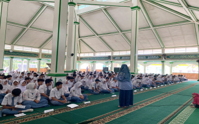 ​Hari Ke-5 Pesantren Kilat MAN 1 Bandar Lampung Siswa Kelas XI Dalami Materi Thaharah   